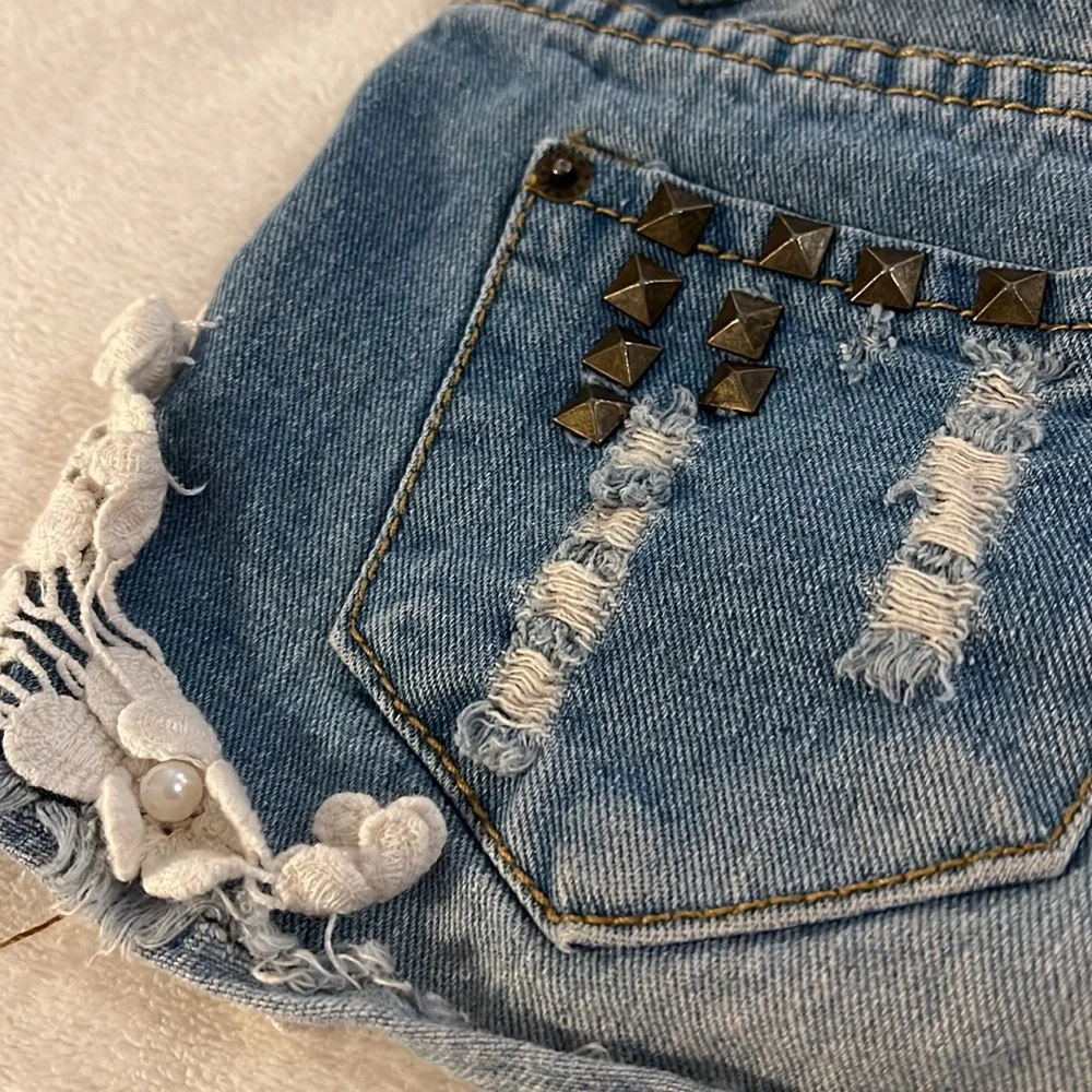 Girls Ripped Shorts - Picture 5 of 6